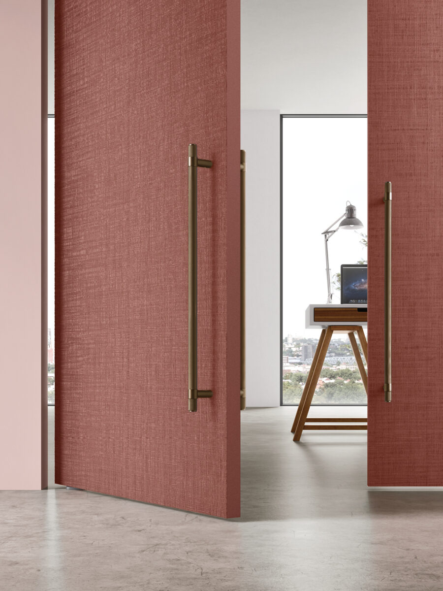 porta a bilico Aventura con finitura materica e texture tattile effetto tessile